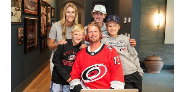 Eric Staal är hedrad att bära Carolina Hurricanes-tröjan för att ta farväl av NHL